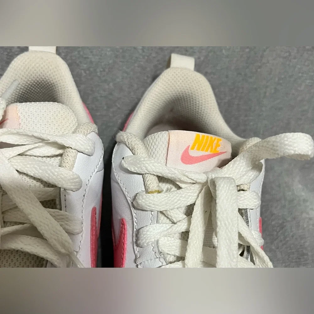 Nike Kids‎ White and Pink Sneakers